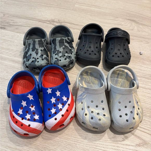 4 pairs of toddler crocs size 7 - Picture 2 of 4